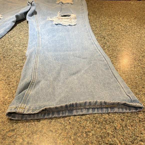 Shein Curve 0XL denim distressed bootcut light washed 5 pocket jeans - Picture 4 of 10